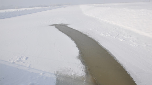 Karasu Nehri kısmen buz tuttu