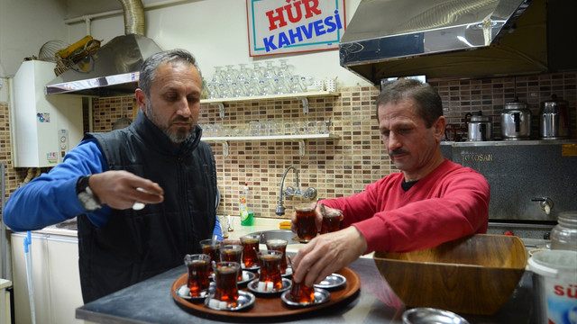 Dolar bozdurana çay bedava