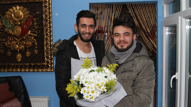 Dolar bozdurana çiçek bedava