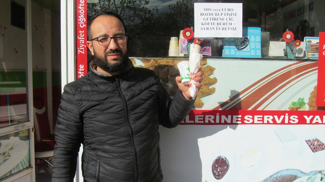 Döviz bozdurana çiğ köfte ve ayran ikramı