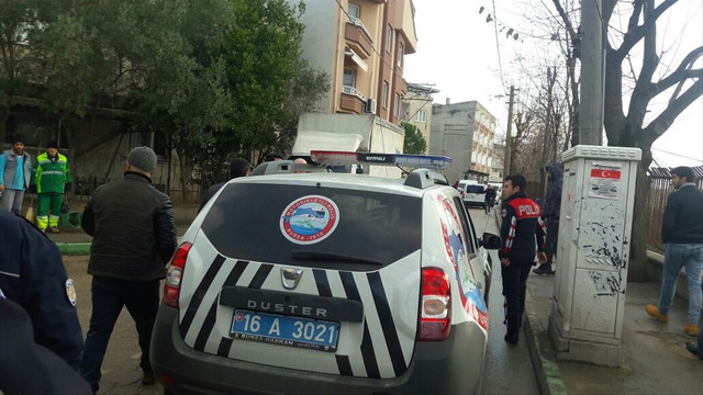 Dur ihtarına uymayan şüpheliler polise ateş açtı