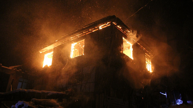 Düzce'de ev yangını