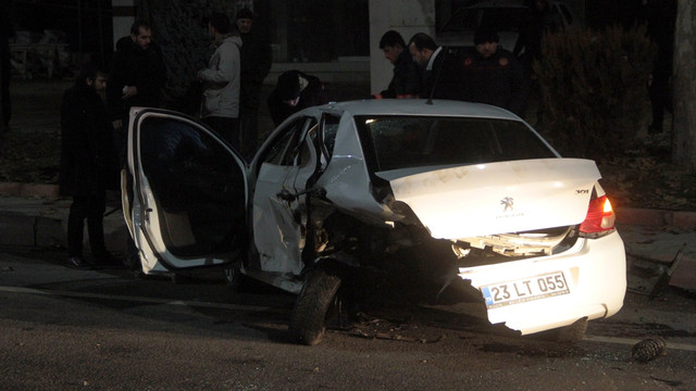 Elazığ'da zincirleme trafik kazası: 3 yaralı