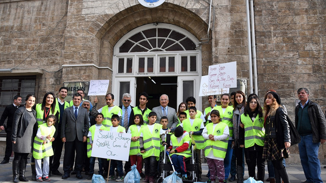 Engelli öğrencilerden örnek davranış