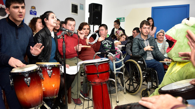 Engelli öğrencilerden ritimli yeni yıl kutlaması