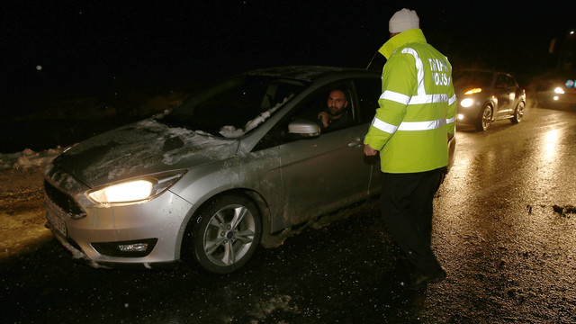 Erzincan'da kar ve tipi ulaşımı aksattı