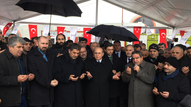 Esenler'den Haleplilere yardım