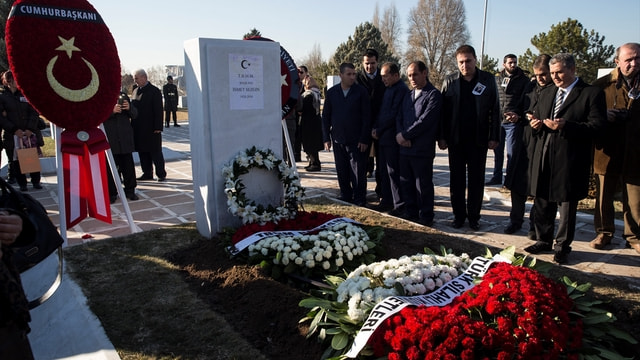 Eski Meclis Başkanı Sezgin son yolculuğuna uğurlandı