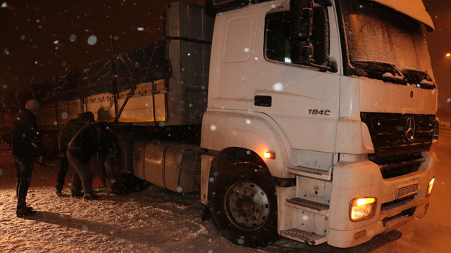 Eskişehir'de kar yağışı devam ediyor