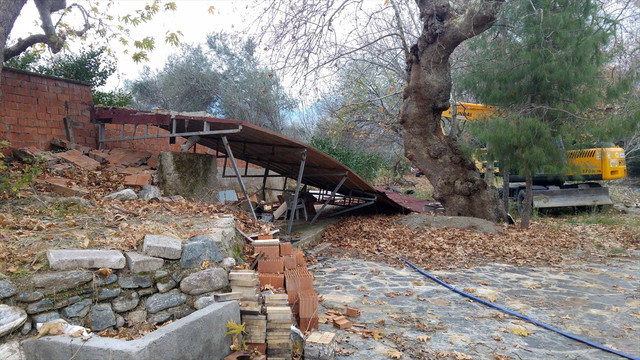 FETÖ mensuplarının kamp yeri yıkıldı