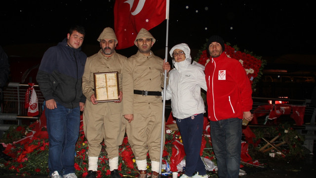 Gazi torunlarının Şehitler Tepesi nöbeti