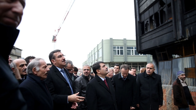 Bakan Tüfenkci  iş yerleri yanan esnafı ziyaret etti