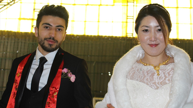 Güney Kore'den Hakkari'ye gelin geldi