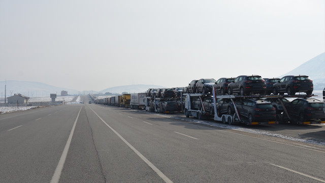 Gürbulak Sınır Kapısı'ndaki tır yoğunluğu normale döndü
