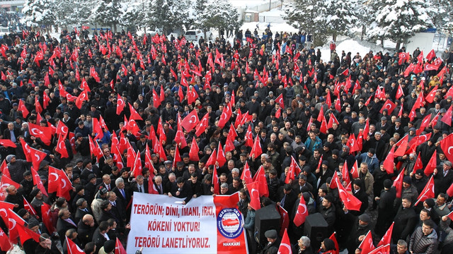 Hakkari teröre karşı tek yürek oldu