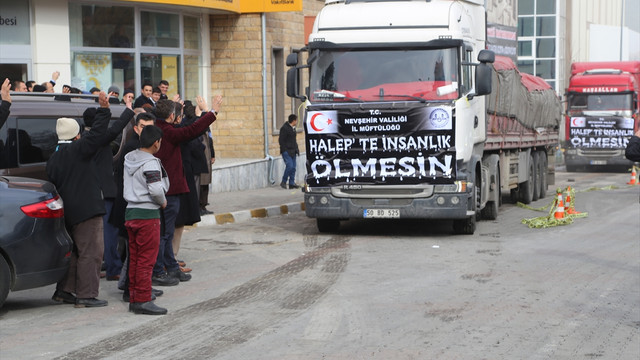 Halep'e 11 tır yardım malzemesi gönderildi