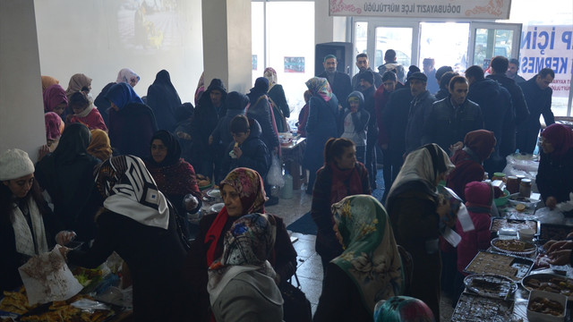 Halep'e yardım kermesine yoğun ilgi