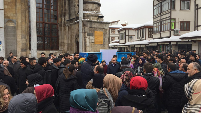 Halepliler üşümesin diye elbise topluyorlar