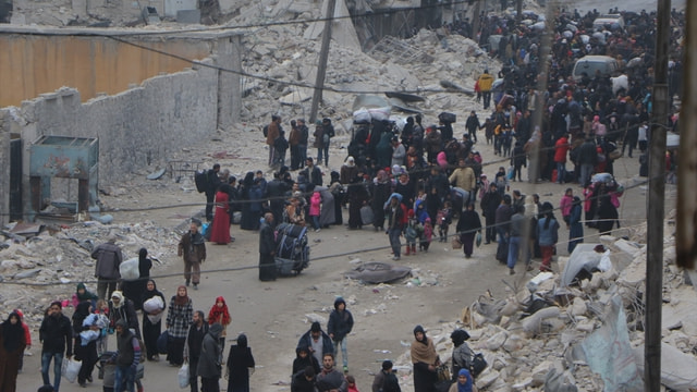 Halep'te halk güvenli semtlere göç ediyor