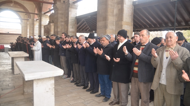 Halep’te hayatını kaybedenler için gıyabi cenaze namazı kılındı