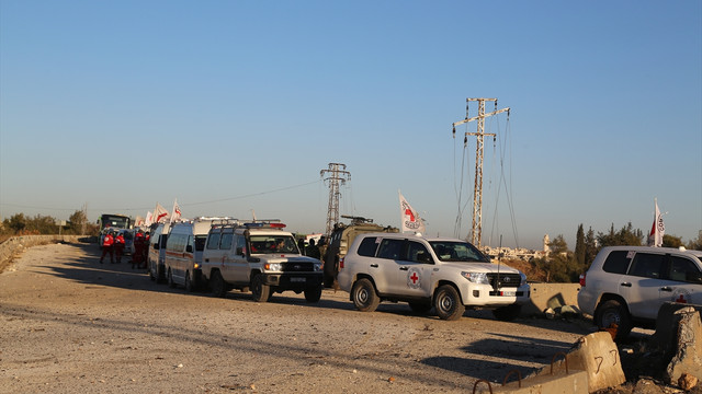 Halep'ten ilk tahliye konvoyu muhaliflerin bölgesine ulaştı