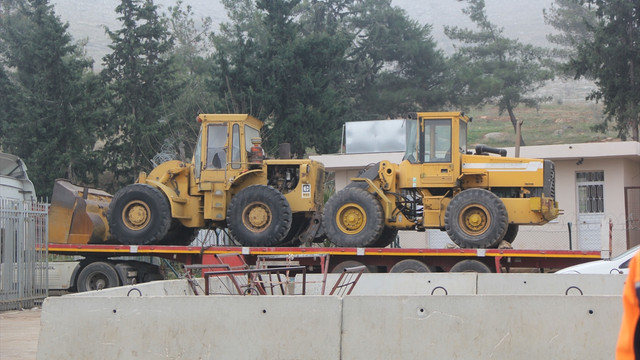 Halep'ten tahliye edilen sivillere yardım
