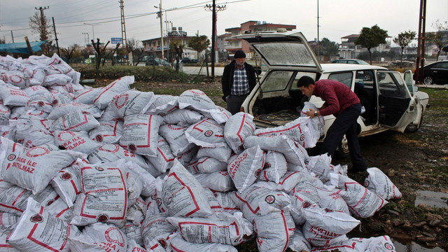 Hatay'a sığınan Suriyelilere yardım