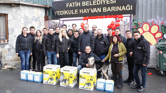 Hayvan barınağında gönüllü temizlik