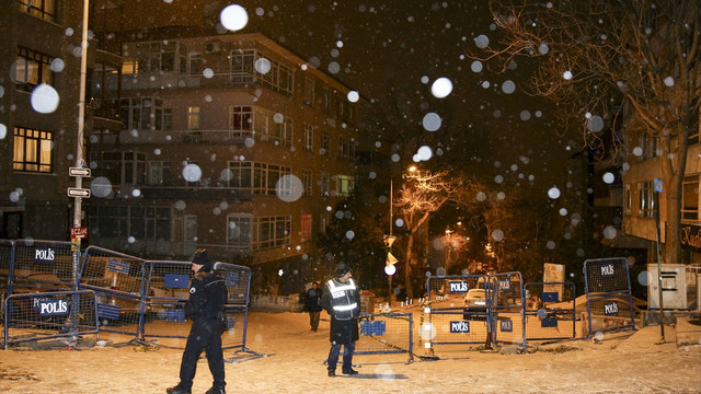 HDP binası önünde havaya ateş açan kişi gözaltına alındı