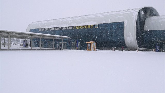 Iğdır ve Erzincan'da hava ulaşımına kar engeli