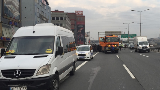 İkitellide polis aracı devrildi