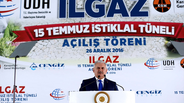 Başbakan Yıldırım: (Ilgaz 15 Temmuz İstiklal Tüneli) Bu projenin hayata geçirilmesiyle 8 milyon litre yakıttan, 346 bin saat zamandan tasarruf sağlayacağız. Böylece memleketin ekonomisine yılda 40 milyon lira katkı sağlayacağız.