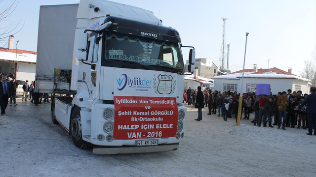 İlköğretim okulu öğrencilerinden Halep'e yardım