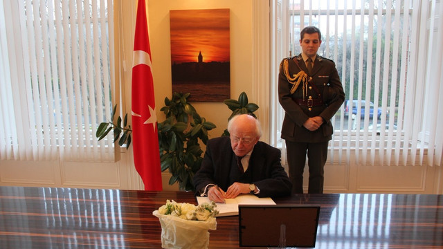 İrlanda Cumhurbaşkanından Türk Büyükelçiliğine taziye ziyareti