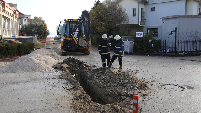 İş makinesi doğalgaz borusunu deldi