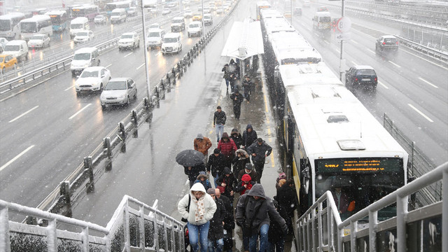 İstanbullular dikkat! Kar yağışı başladı!