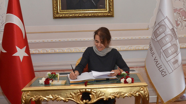 İstanbul Valiliğinde Beşiktaş şehitleri için taziye defteri açıldı