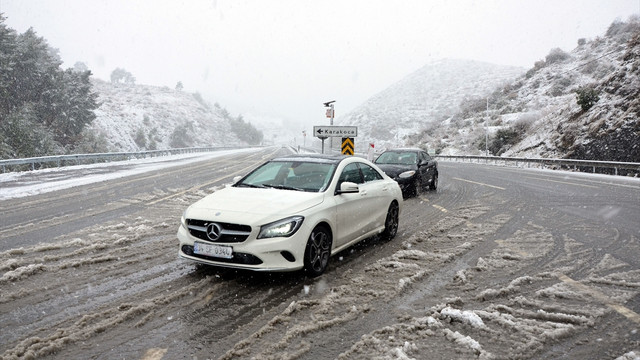 İzmir-Manisa karayolu ulaşıma kapandı