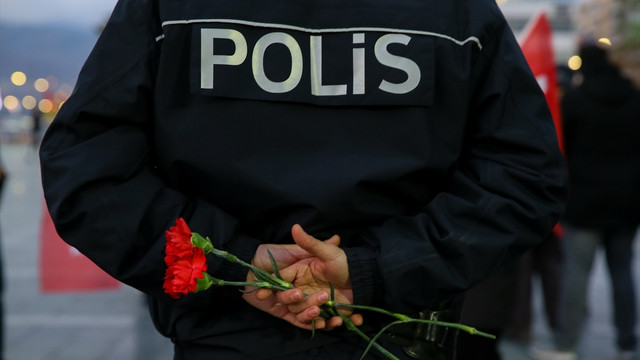 İzmir'de ''Şehitlere saygı, teröre lanet'' yürüyüşü