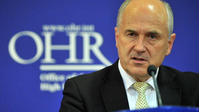 Karadzic'i ödüllendirmek, Hitler'i ödüllendirmek gibi