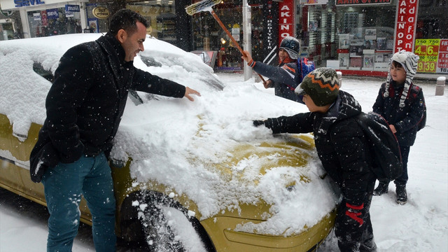 Karaman'da eğitime kar engeli