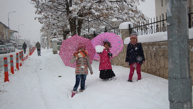 Karlıova'da eğitime kar engeli