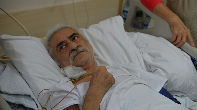 Karnından 2 kilogramlık kitle çıkarıldı