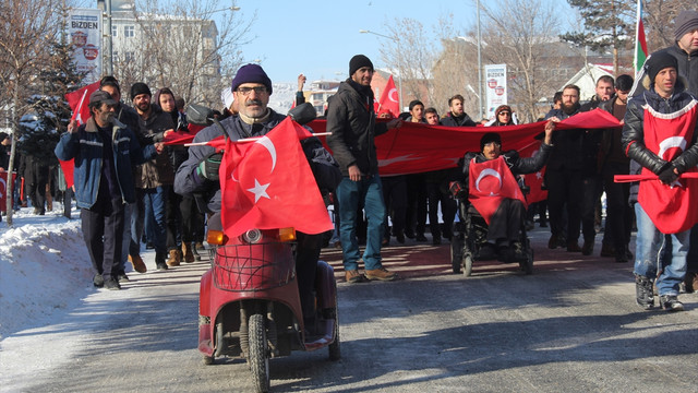 Kars'ta teröre lanet yürüyüşü
