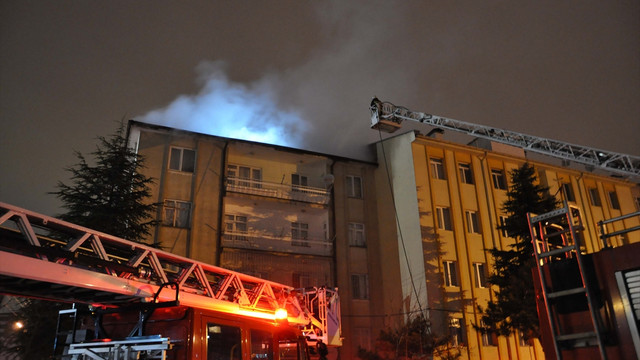 Kayseri'de 4 katlı binayangın