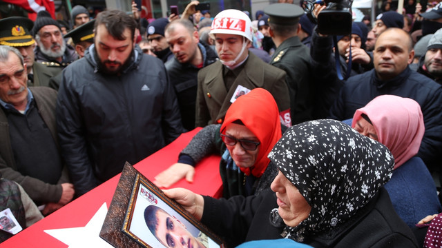 Şehit İstikam Er Uğur Korkmazın cenazesi, Rizedeki babaevine getirildi