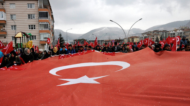Terör saldırıları ile Halep'te sivillere yönelik saldırılara tepki