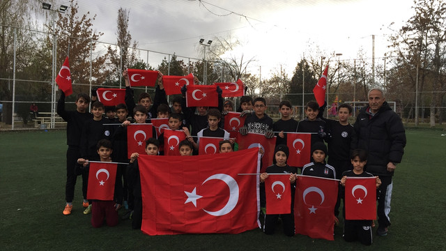 Kendileri küçük yürekli büyük