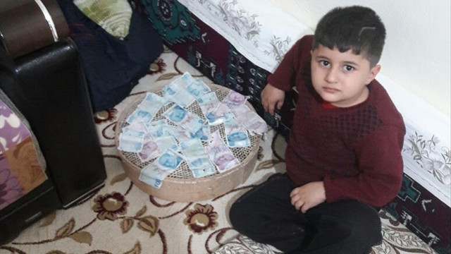 Kestiği dananın midesinden para çıktı