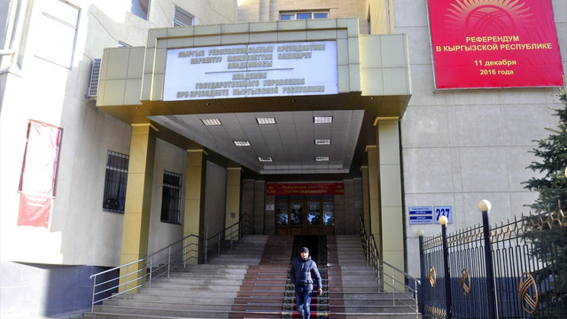 Kırgızistan’da anayasa referandumu ve yerel seçim